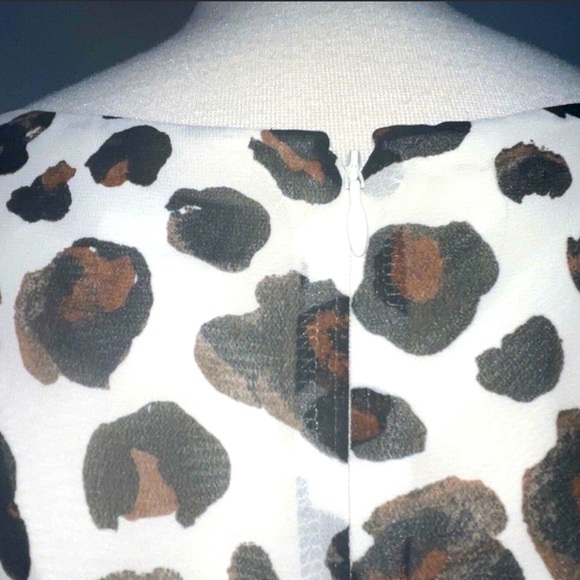 Kate Young Lined White Leopard Print
Sleeveless Dress, Women's Size 6 Ruffled - Picture 9 of 13
